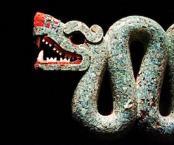Detalle de serpiente de dos cabezas, aztecas