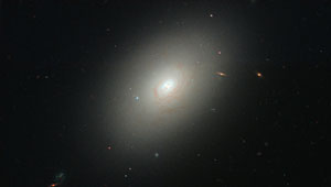 Galáxias elípticas são um dos três tipos de galáxias