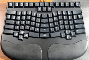 teclado ergonômico em forma de V