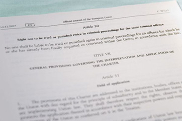http://en.wikipedia.org/wiki/File:09CFREU-Article50.jpg