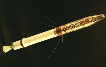Fotografía en color del satélite Explorer 1.