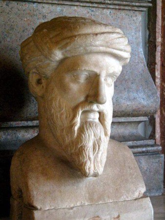 Un busto de mármol de Pitágoras, ubicado en Roma.