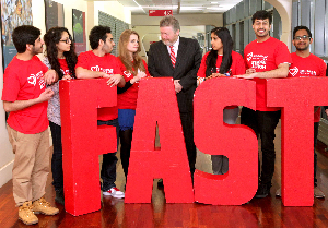 Imagen de FAST en letras grandes