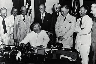 FDR firma el proyecto de ley