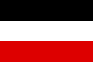 Bandera tricolor de negro, blanco y rojo.