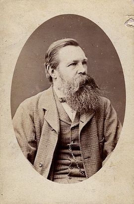 Un retrato fotográfico en blanco y negro de un barbudo Friedrich Engels.