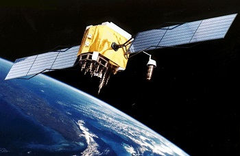 Satélite orbitando la Tierra
