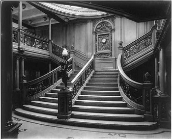 Escalera bifurcada a bordo del RMS Olympic