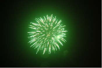 El boro hace que los fuegos artificiales sean verdes