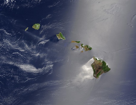 Una imagen de satélite en color real de las islas hawaianas