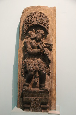Dinastía Hoysala talla de una cazadora