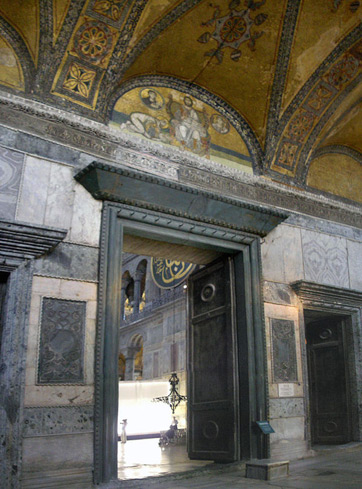 Dentro de Hagia Sophia