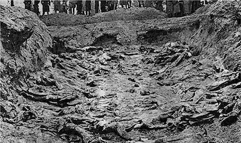 Tumba masiva en el bosque de Katyn