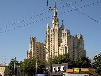 Edificio de la plaza Kudrinskaya en Moscú