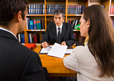 algunos abogados en una reunión