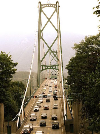 Una de las torres del puente Lions Gate