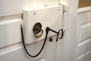 Cerradura en la puerta