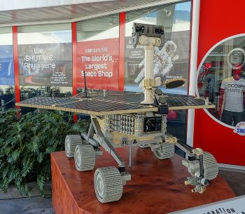 Imagen de un modelo de rover robótico de Marte en el centro espacial Kennedy ubicado en Cabo Cañaveral, Florida.