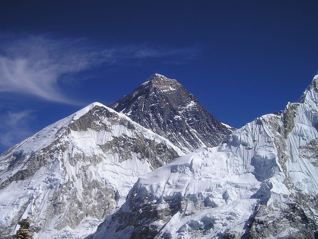 Into Thin Air tiene lugar en el monte. Everest