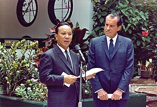El presidente Nixon junto al presidente de Vietnam del Sur, Nguyen Van Thieu.
