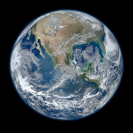 Una imagen satelital de América del Norte con agua azul, tierra marrón y verde y nubes blancas.