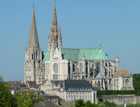 catedral con altas agujas