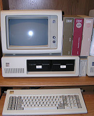 Antiguo ordenador IBM PC