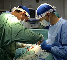 doctores en quirófano