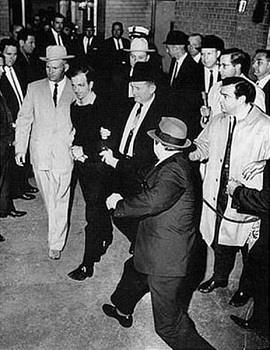 Oswald después de su arresto en Dallas