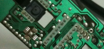 Juntas de soldadura en una placa de circuito impreso