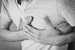El dolor de pecho es un síntoma de una sobredosis de topiramato