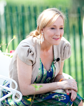 Foto de la Sra. Rowling leyendo ejercicios de su libro durante la celebración de Pascua en la Casa Blanca