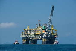 Algunas grandes compañías petroleras fueron declaradas culpables de manipular los precios y acordar no competir entre sí. 