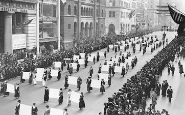 Desfile de mujeres sufragistas