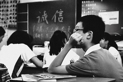 El estudiante no presta atención