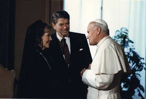 Juan Pablo II y Reagan se encuentran