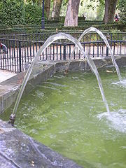 Movimiento de proyectiles en fuentes de agua