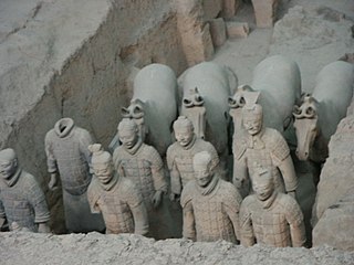 Ejército chino de terracota qin shihuang soldados y caballos