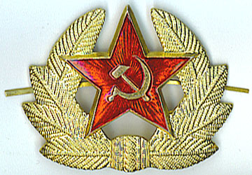 En la foto aparece la insignia del Ejército Rojo extraída de un alfiler de sombrero. Tiene una estrella roja con una hoz y un martillo dentro de la estrella.