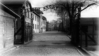 Puerta principal de Auschwitz