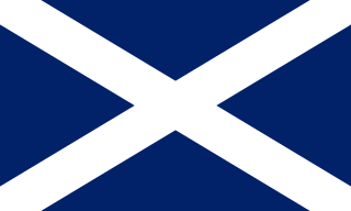 La bandera escocesa, con una cruz blanca en ángulo sobre un campo azul.