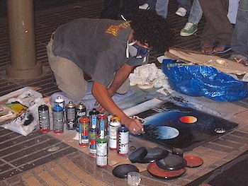 artista con una máscara