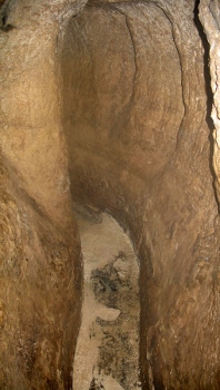 Túnel de siloé que conecta el manantial de Gihon con el estanque de Siloé