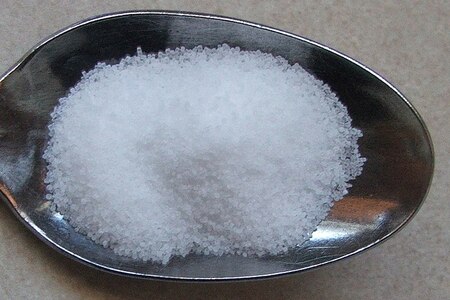 Un ejemplo de un compuesto inorgánico está representado por la sal de mesa