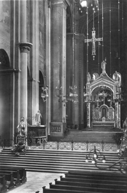 Fotografía en blanco y negro del altar de la Catedral de Speyer.
