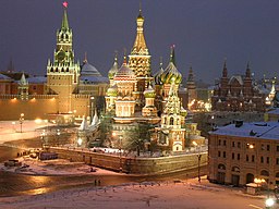 Catedral de San Basilio con el Kremlin al fondo