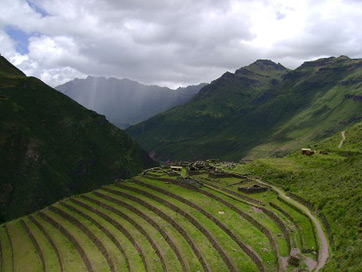 Campos de un sistema de agricultura escalonada en el Perú moderno