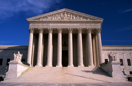 Imagen de la entrada a la Corte Suprema de Estados Unidos.