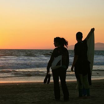 Pareja de surf