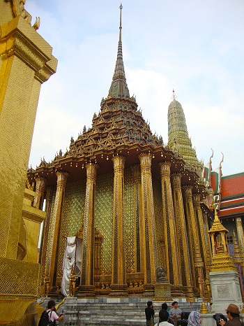 La biblioteca dentro de Wat Phra Kaew